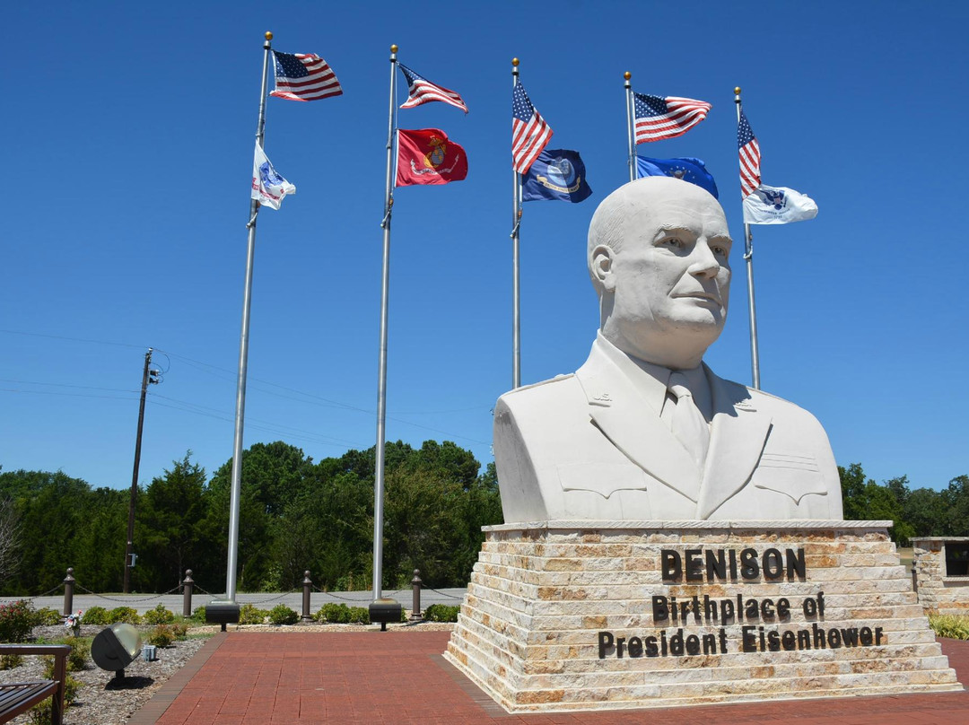 Eisenhower Veterans Monument-丹尼森必去景点
