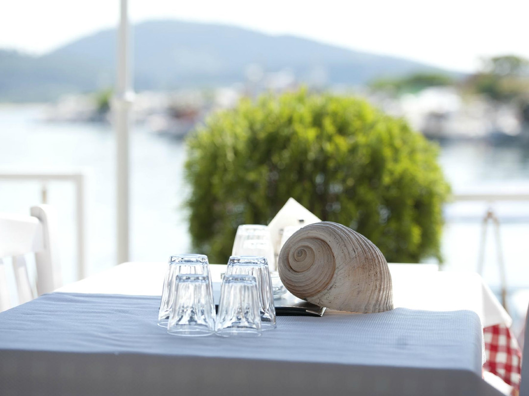 Nea Karvali餐馆和美食-Taverna Meltemi