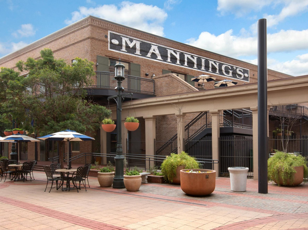 Manning's Sports Bar And Grill