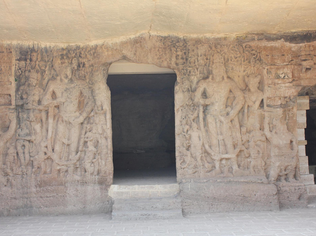 Khambhalida Buddhist Caves景点图片