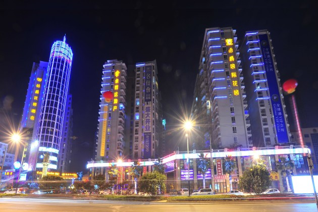 伯爵花园大酒店主图