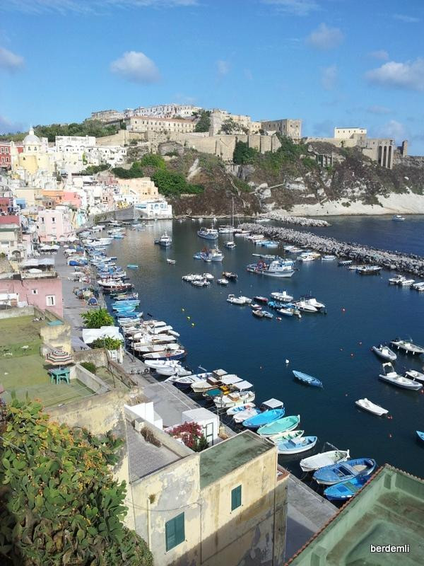 Porto Di Corricella景点图片