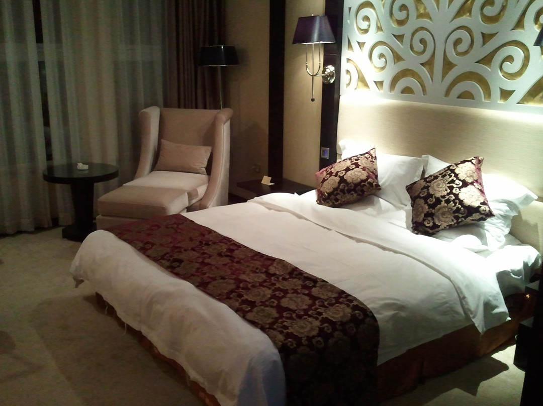 尚诚名流假日酒店主图