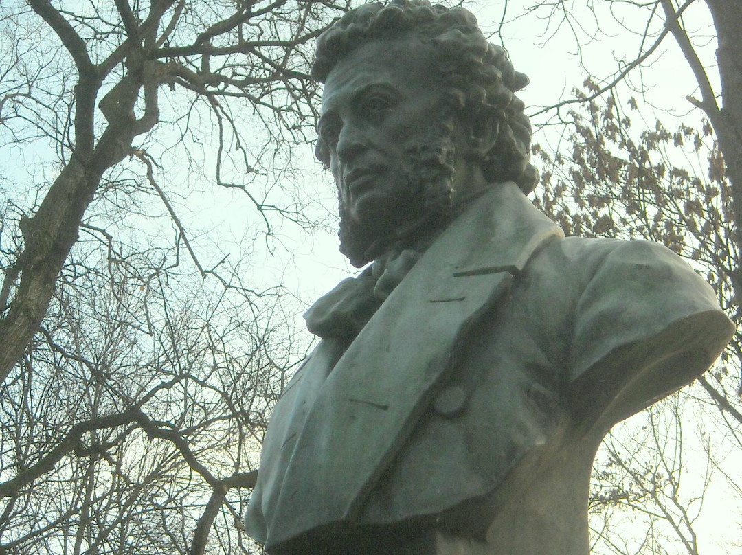 Alexander Pushkin Bust in Chernihiv-Chernihiv必去景点