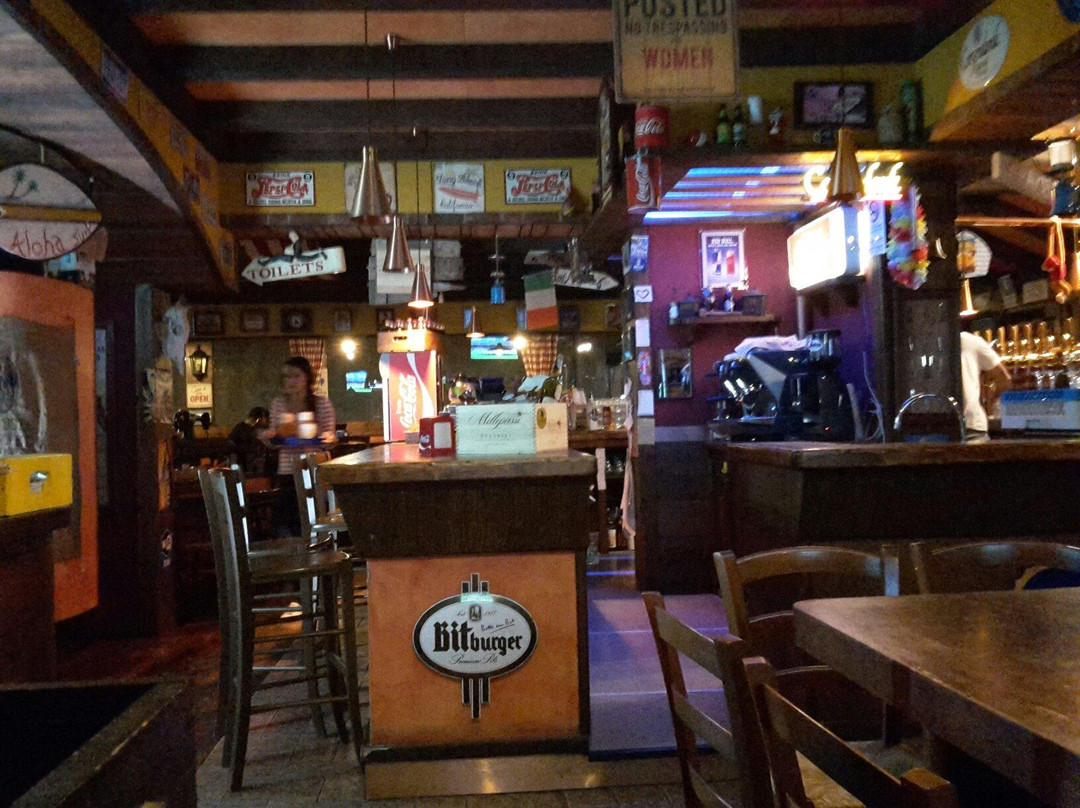 MARY'S PUB