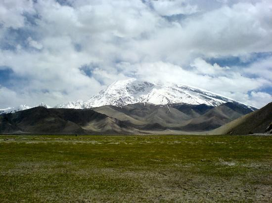 Karakul Lake Tours景点图片