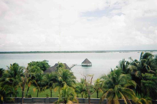 Lago Bacalar (Lake of the Seven Colors)景点图片