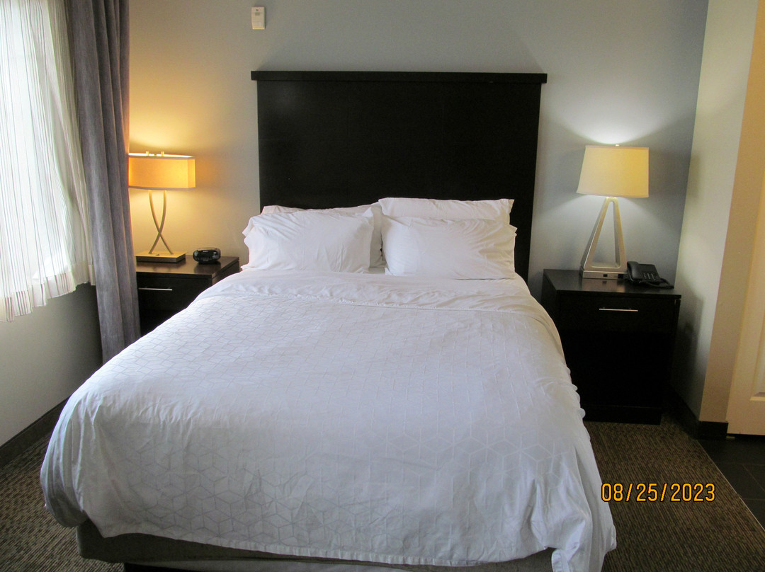 Staybridge Suites Grand Forks By IHG主图