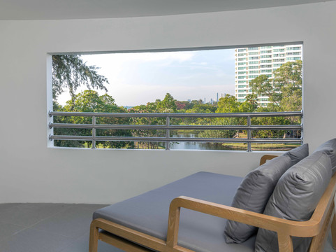 芭堤雅中天海洋码头酒店主图