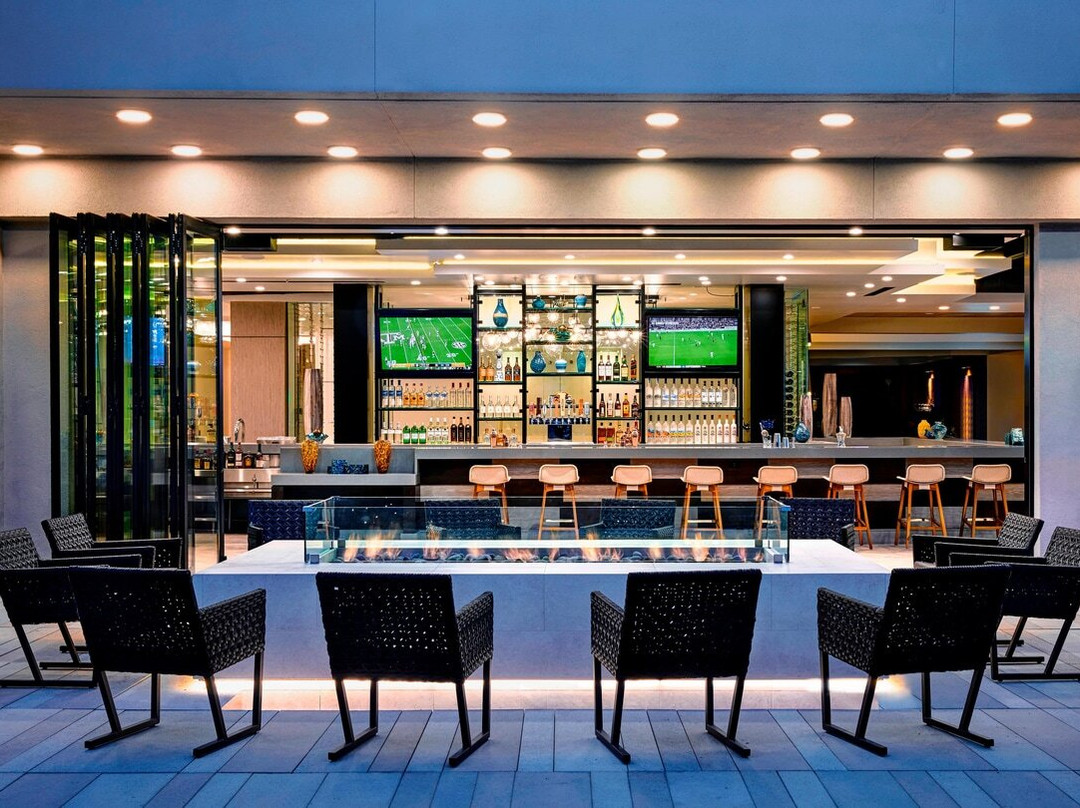 21 Square Bar + Kitchen