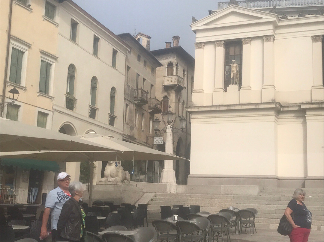 Teatro Accademia-科内利亚诺必去景点