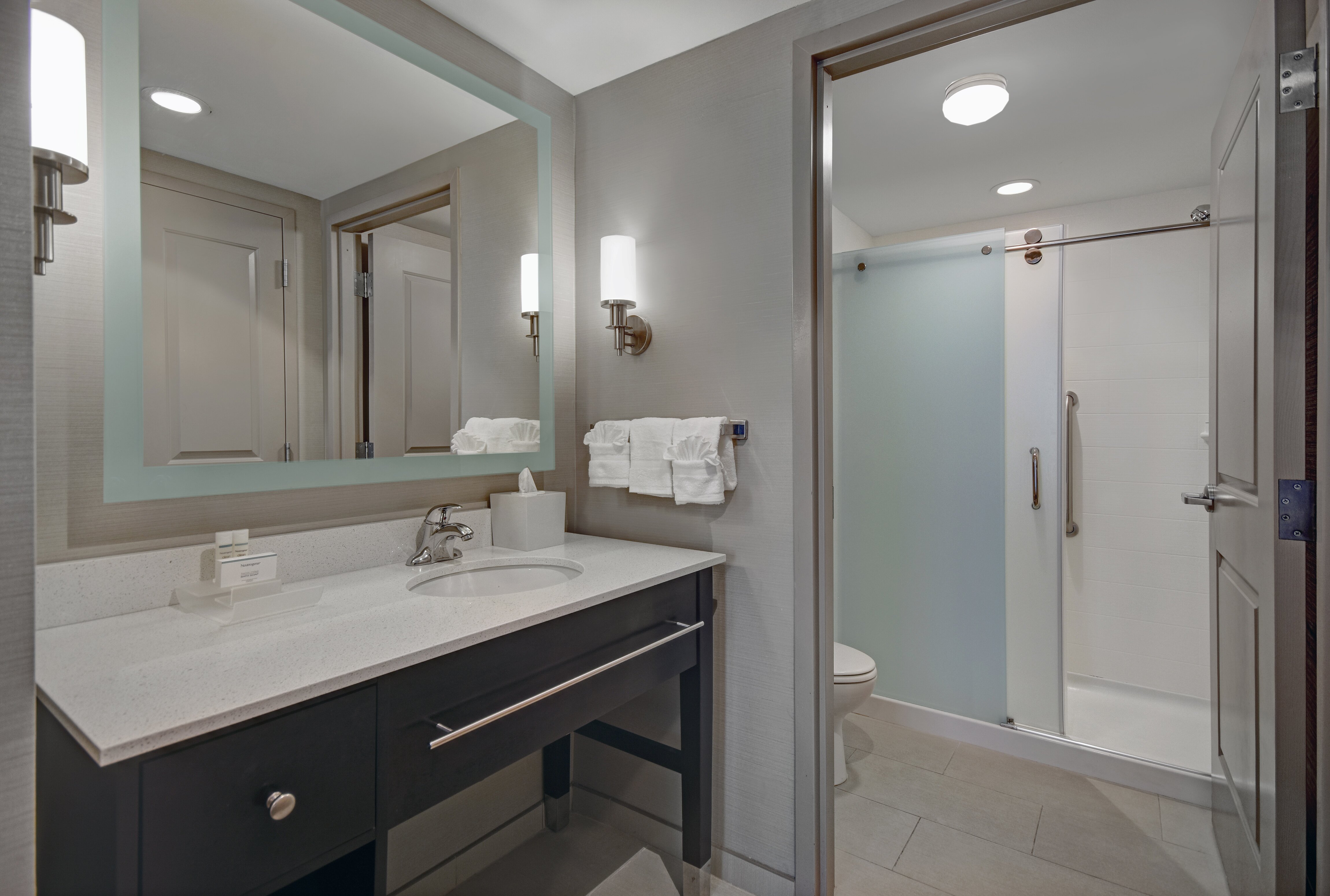 Homewood Suites By Hilton Hamilton-浴室