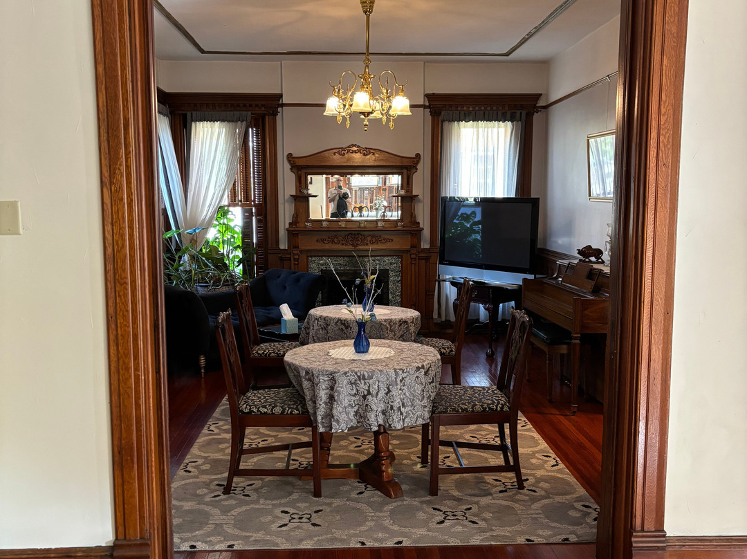 Gage Mansion Bed & Breakfast主图