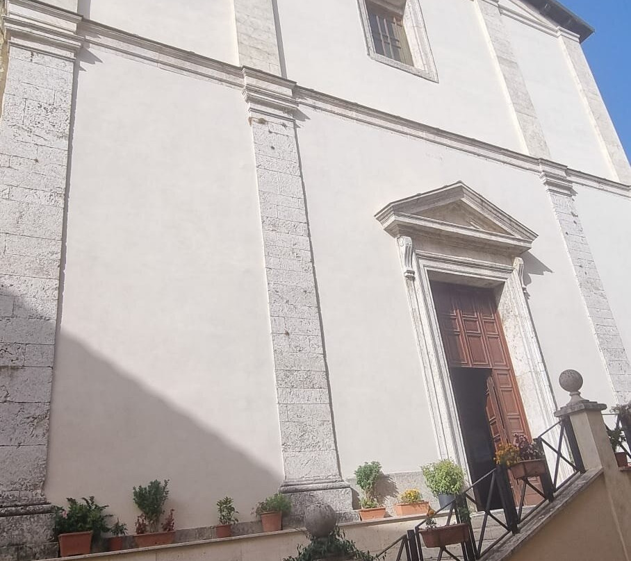 Chiesa di Santa Chiara-菲乌吉必去景点