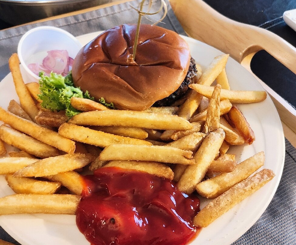 威奇托机场希尔顿逸林酒店主图