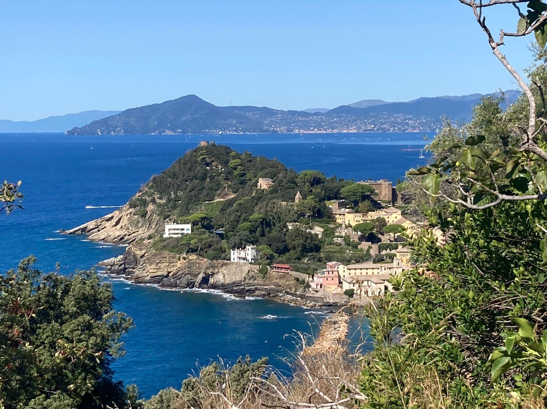 Hike the Punta Manara-东塞斯特里必去景点