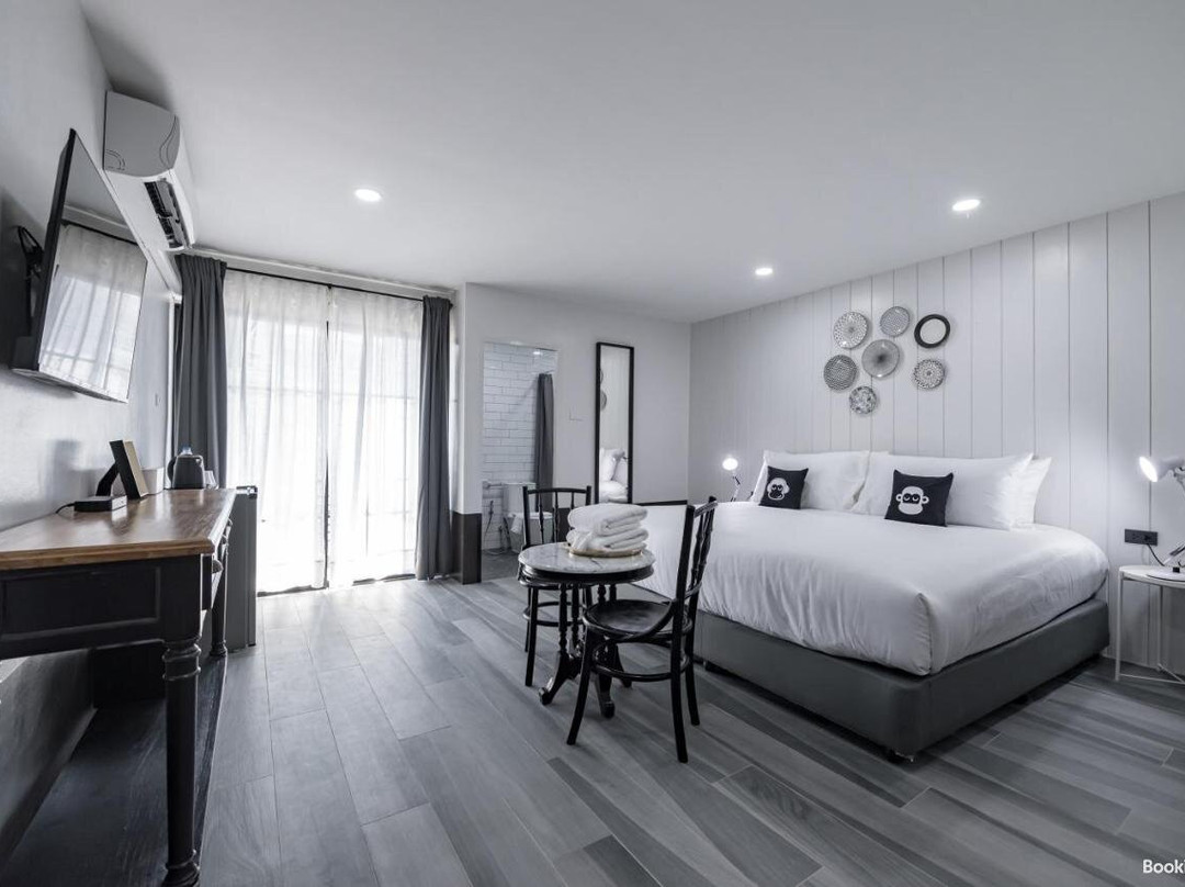 Blu Monkey Boutique Bangsaen