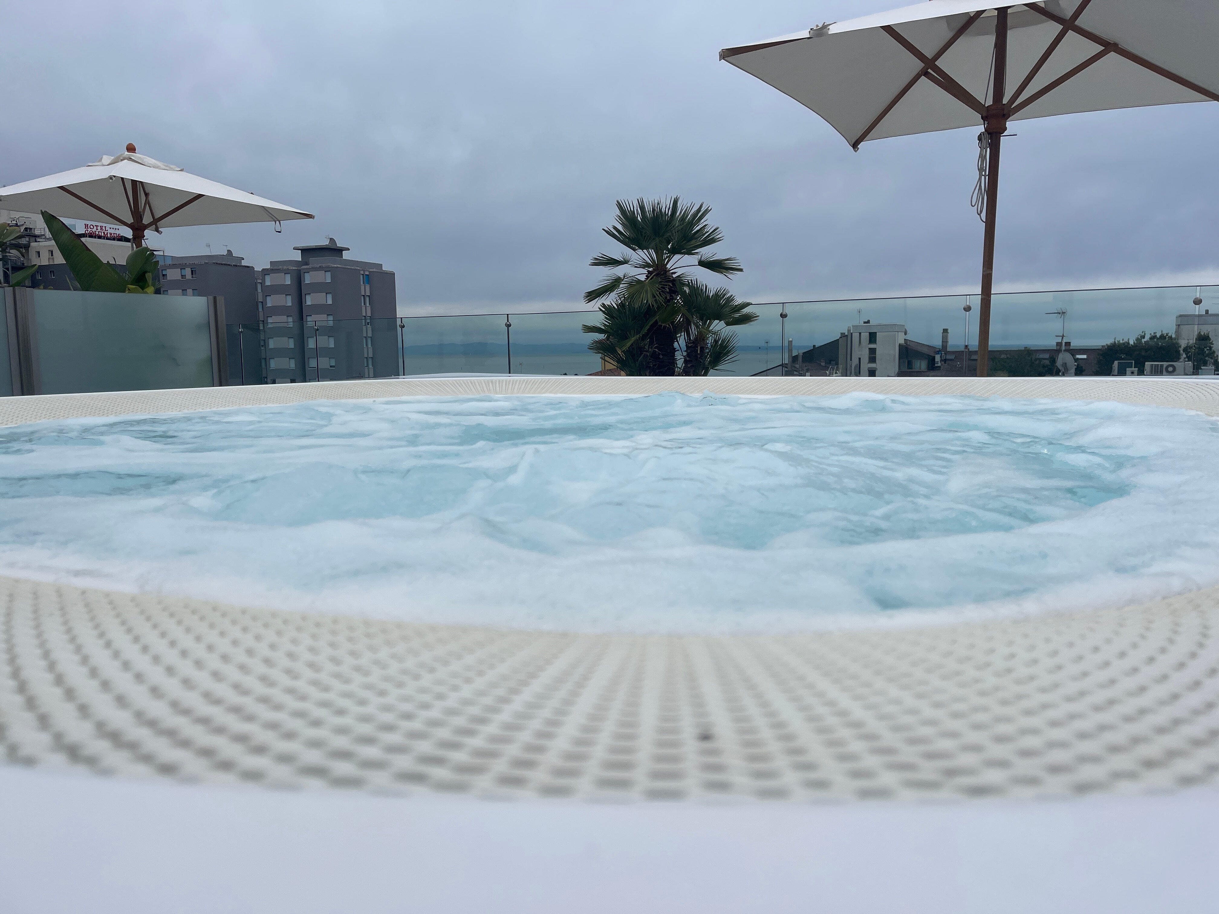 Monaco Suites Hotel-泳池