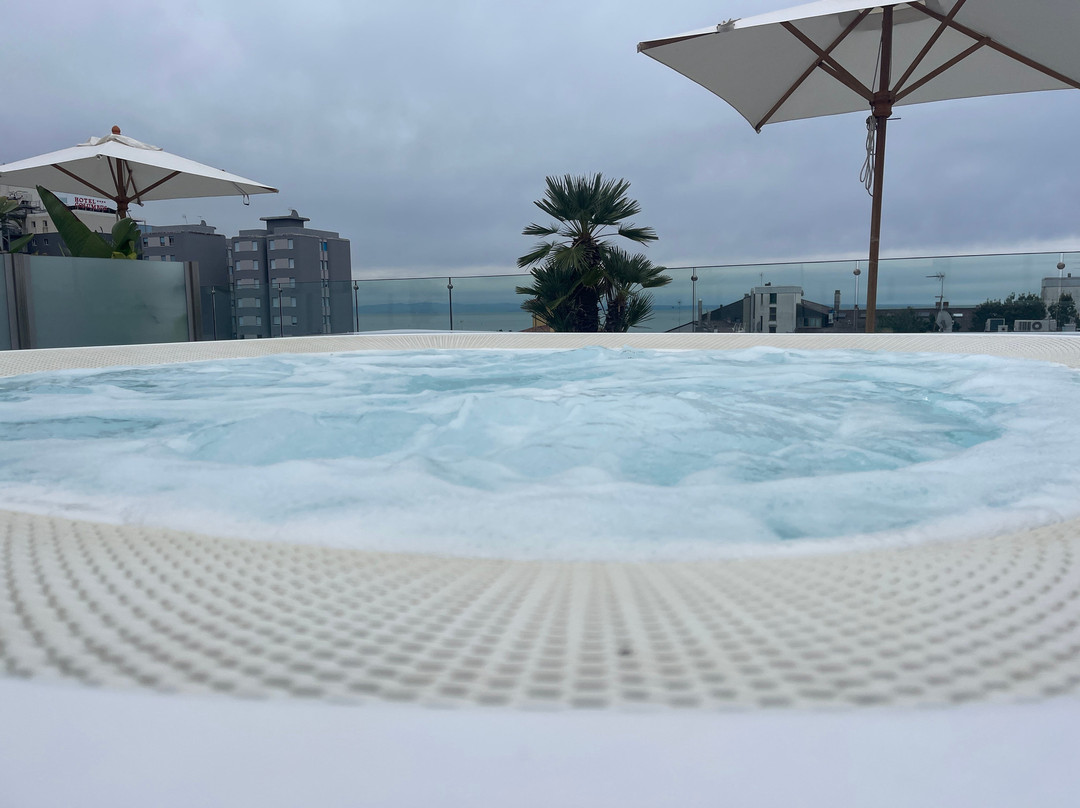 Monaco Suites Hotel主图