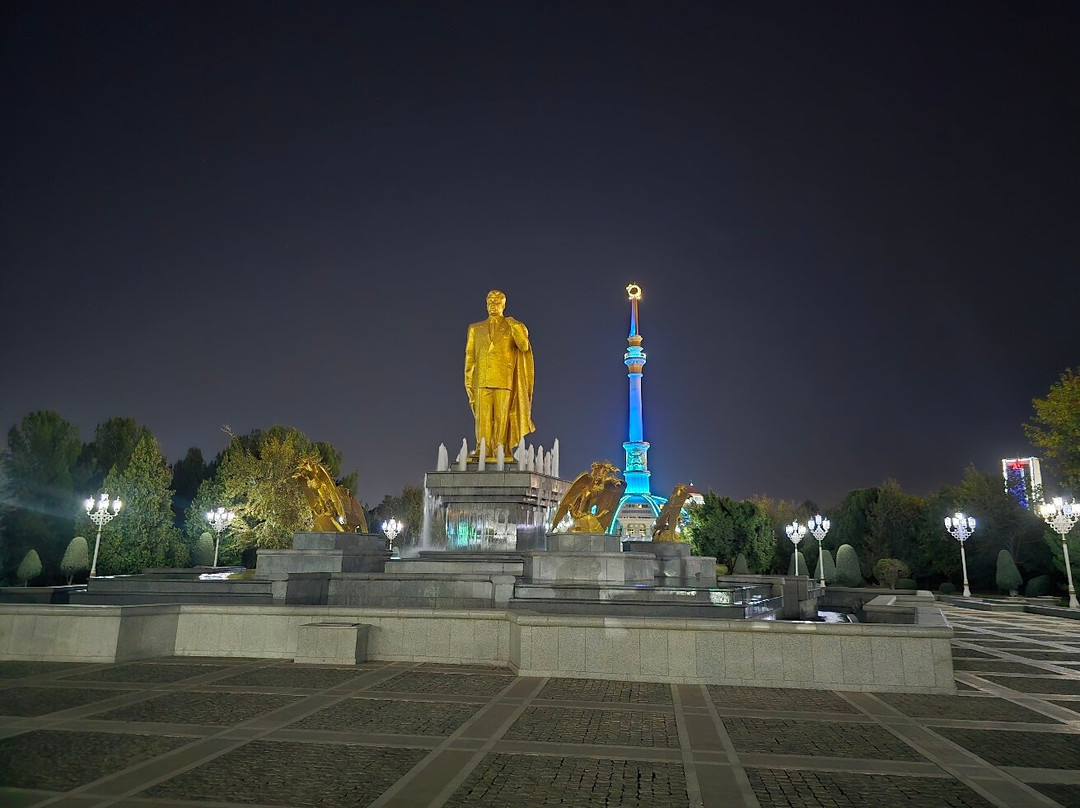 Turkmenistan Independence Monument-阿什哈巴德必去景点