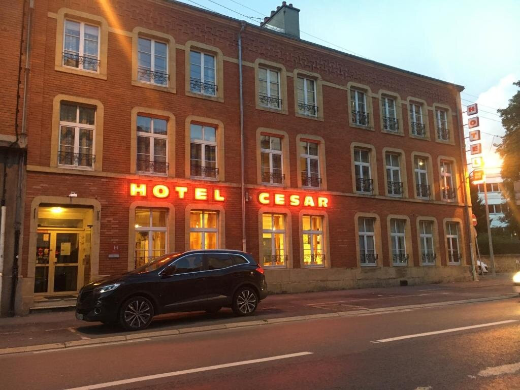 塞萨尔酒店主图