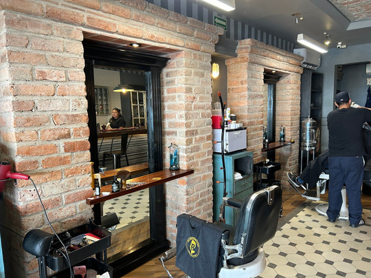 Barber & Booze-瓦拉塔港必去景点