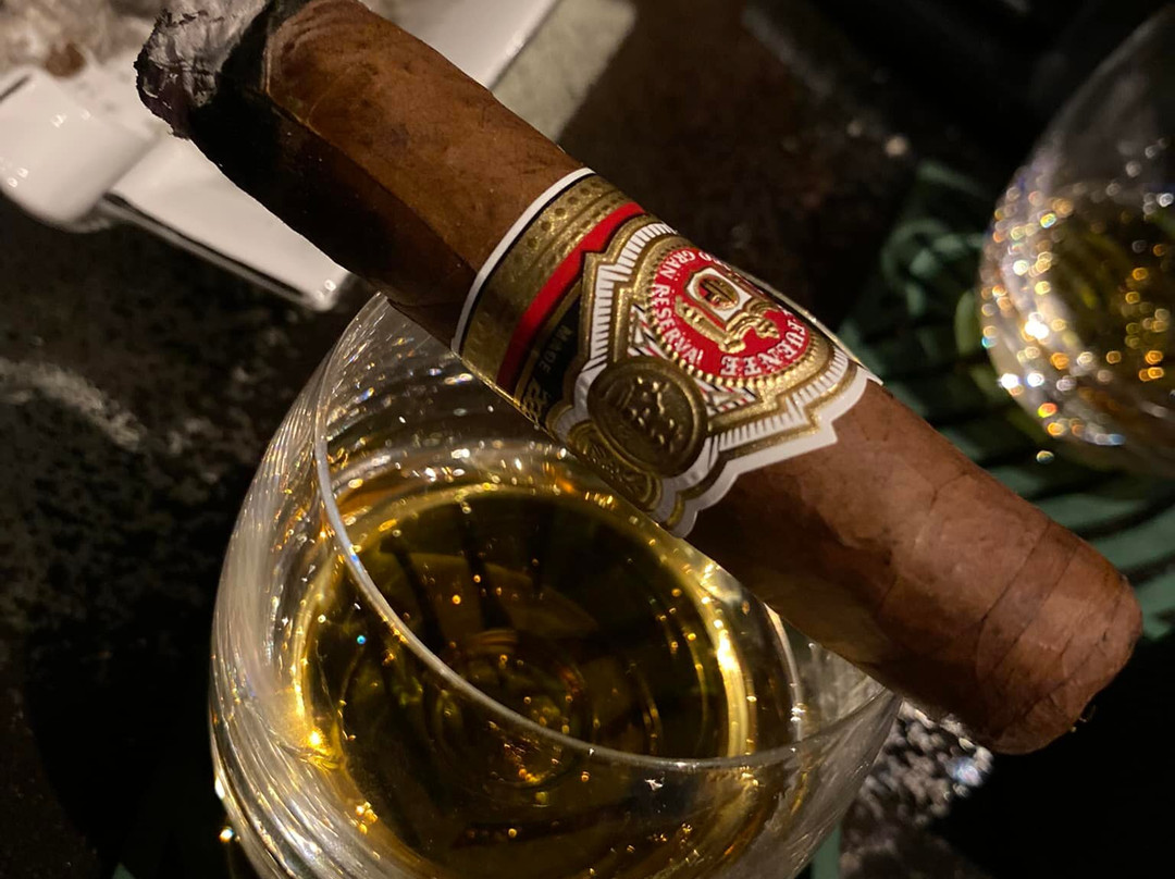 Cigar Lounge 33景点图片