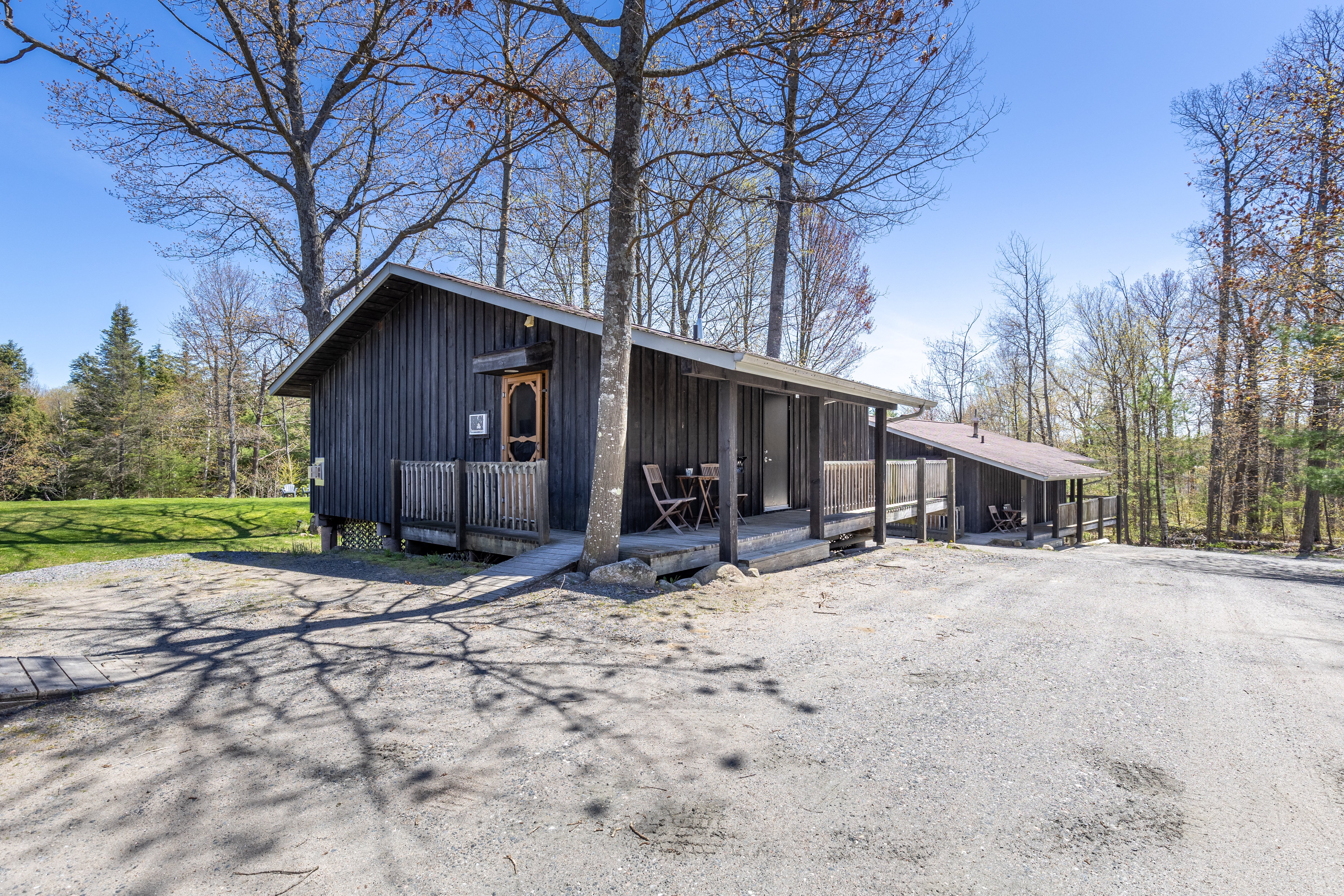 Log Cabin Inn - Accommodations-浴室