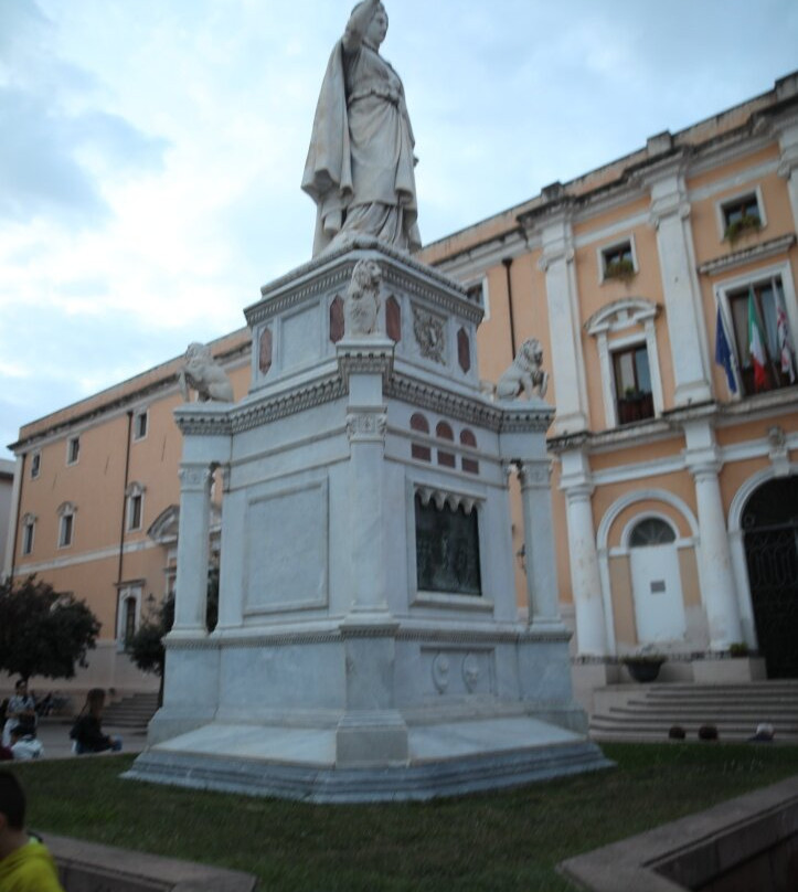 Statua di Eleonora D'Arborea-奥里斯塔诺省必去景点