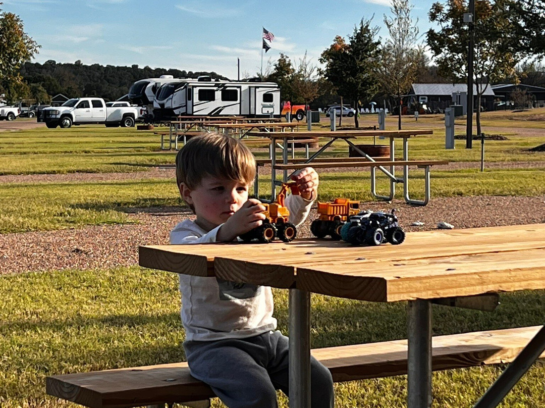 Dinosaur Valley RV Park-Glen Rose必去景点