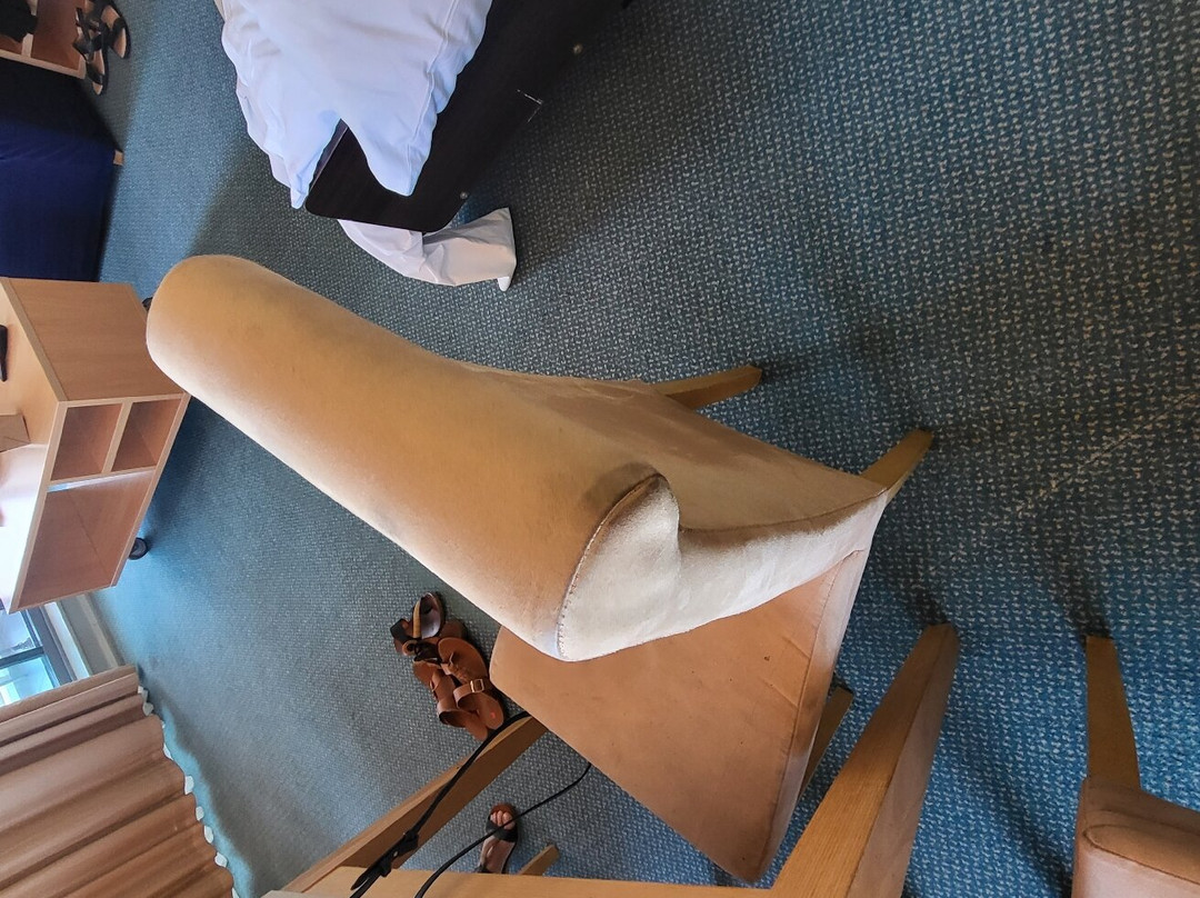 恩瑞斯海滨盛橡套房酒店主图