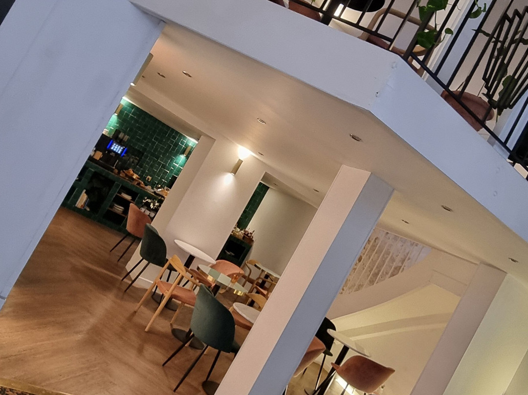 皇家酒店主图