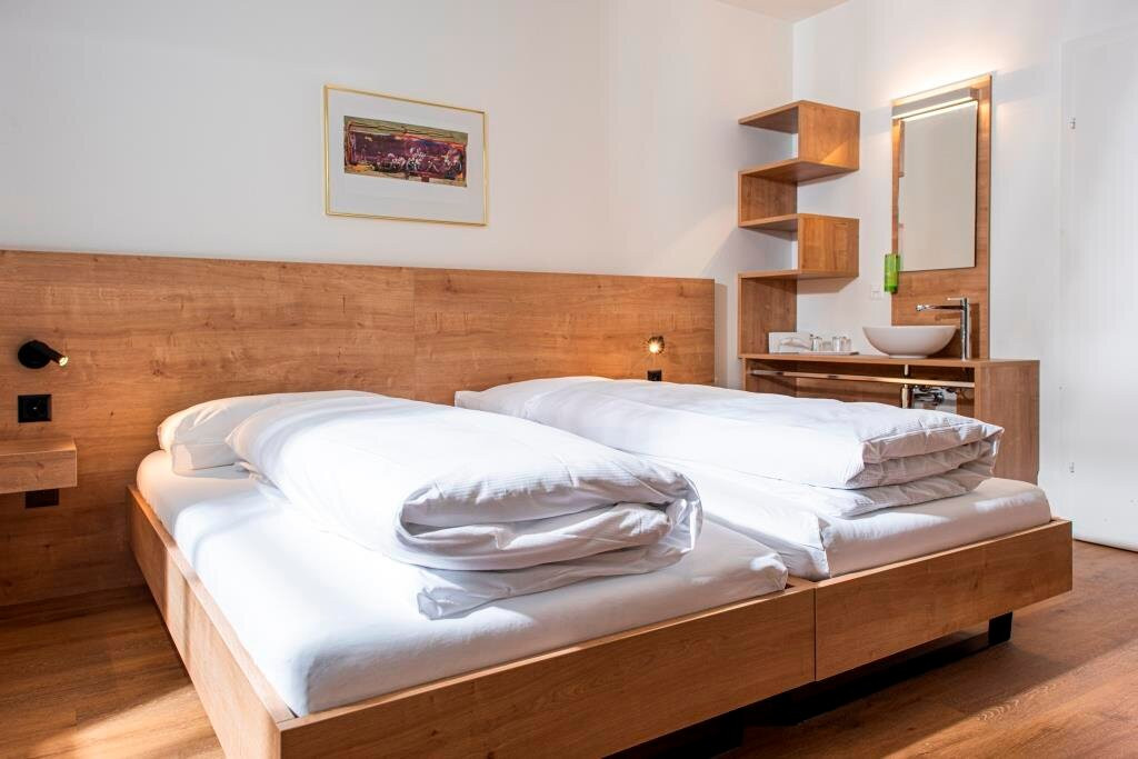 Hotel Weisses Kreuz主图