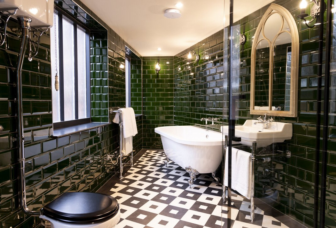 Dirty Bottles Hotel主图