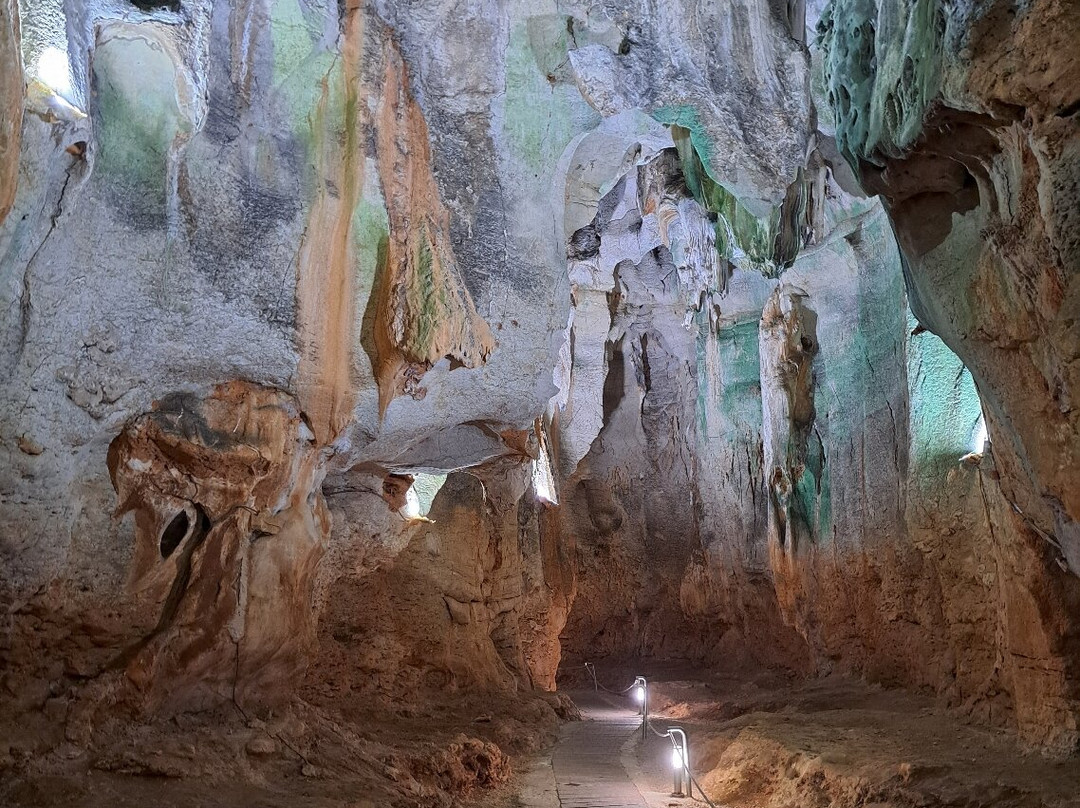Prehistoric Cave Cueva de las Calaveras-Benidoleig必去景点