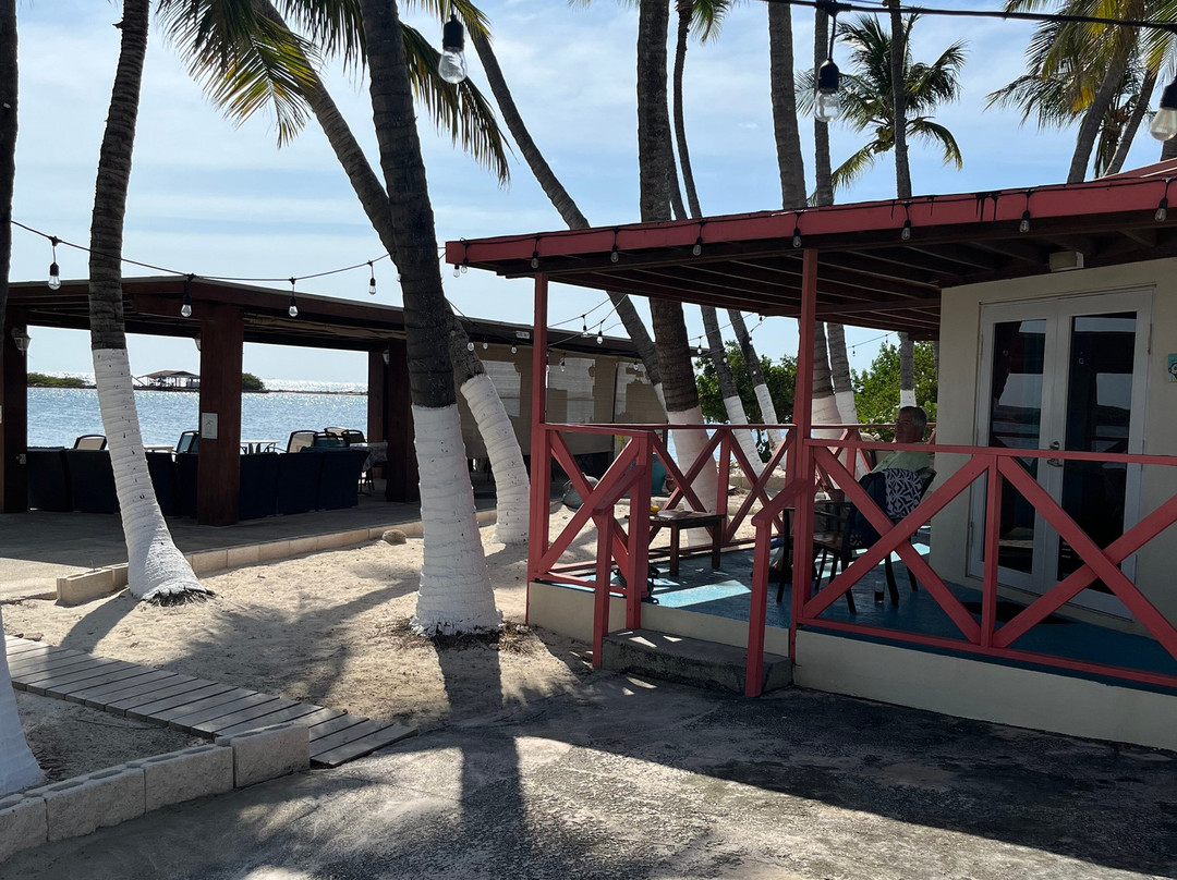 Serene By The Sea主图