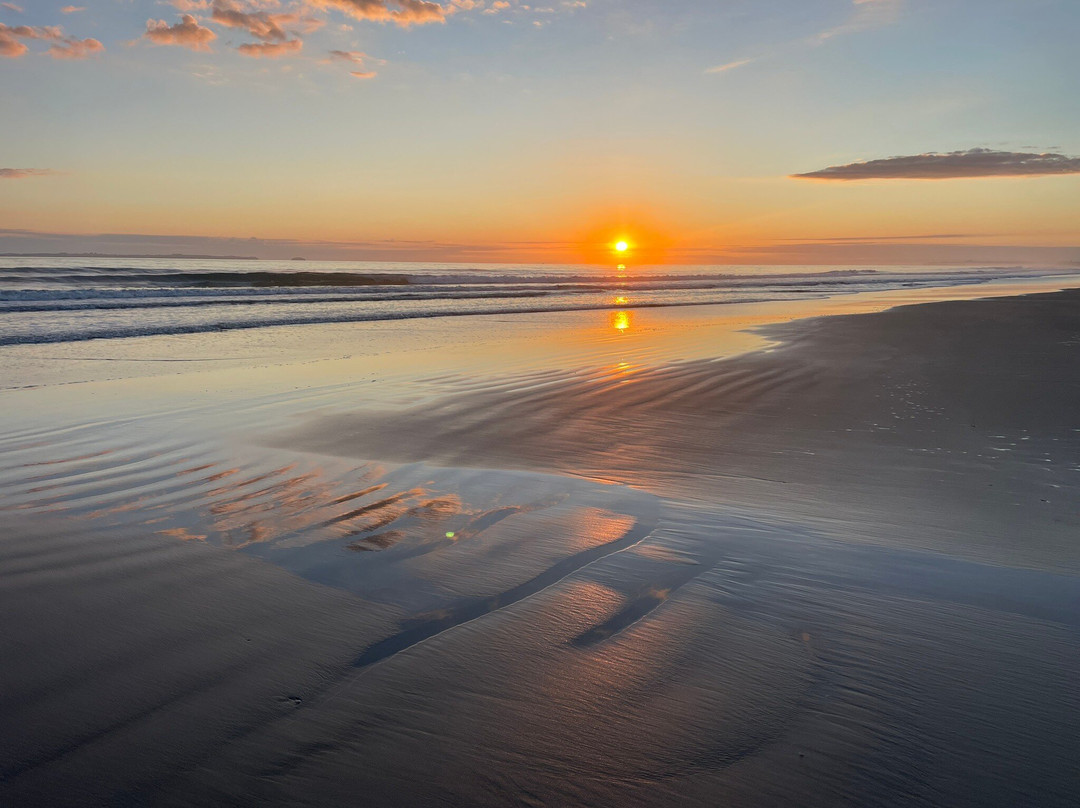 Papamoa Beach景点图片