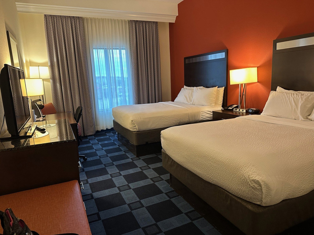 Holiday Inn Express & Suites Columbia Univ Area - Hwy 63 By IHG主图