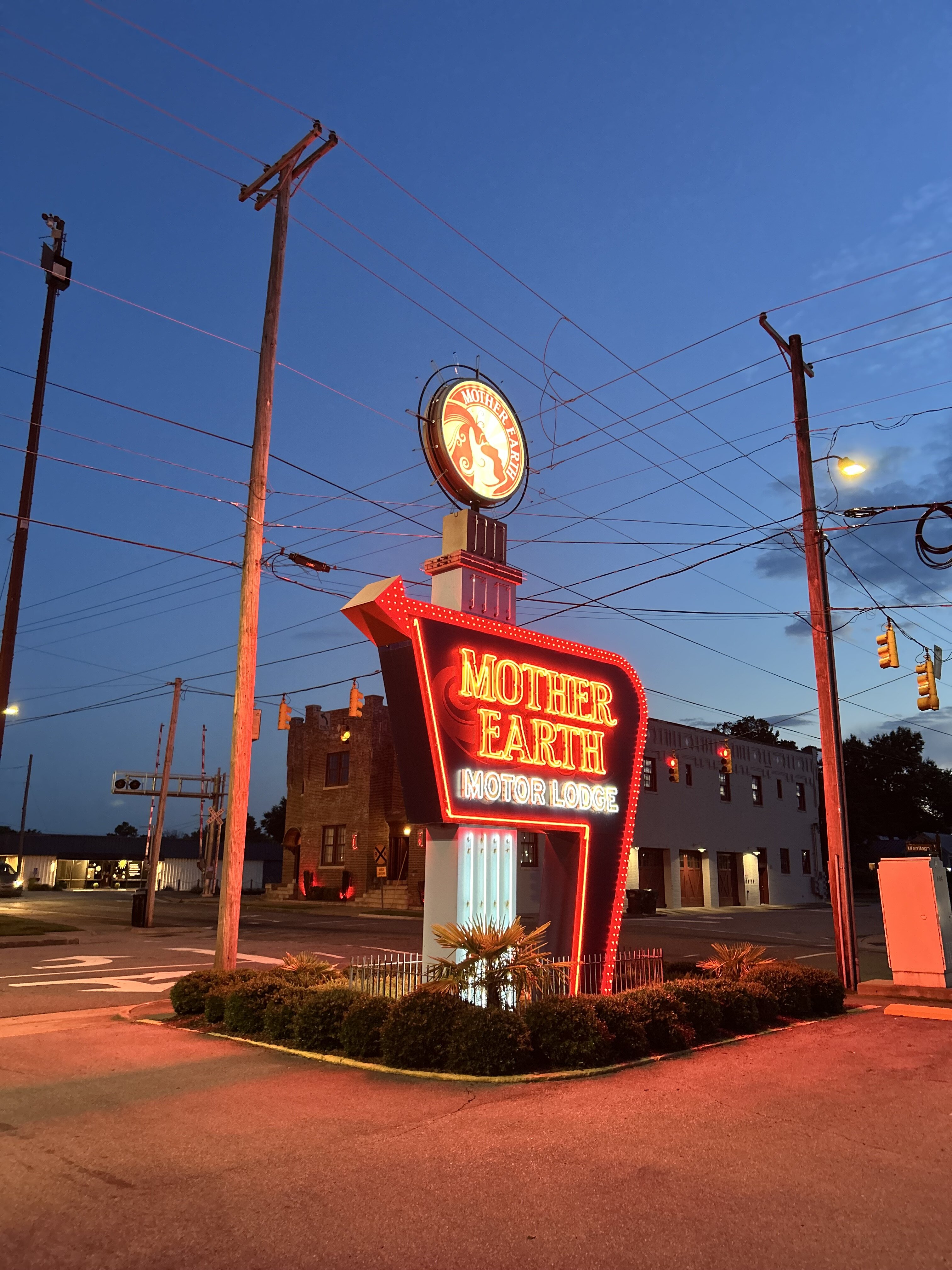 Mother Earth Motor Lodge-官方