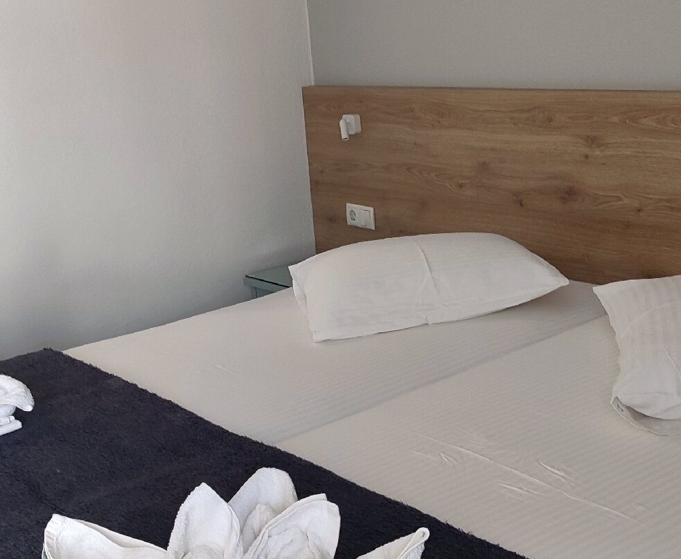 Costas & Chrysoula主图