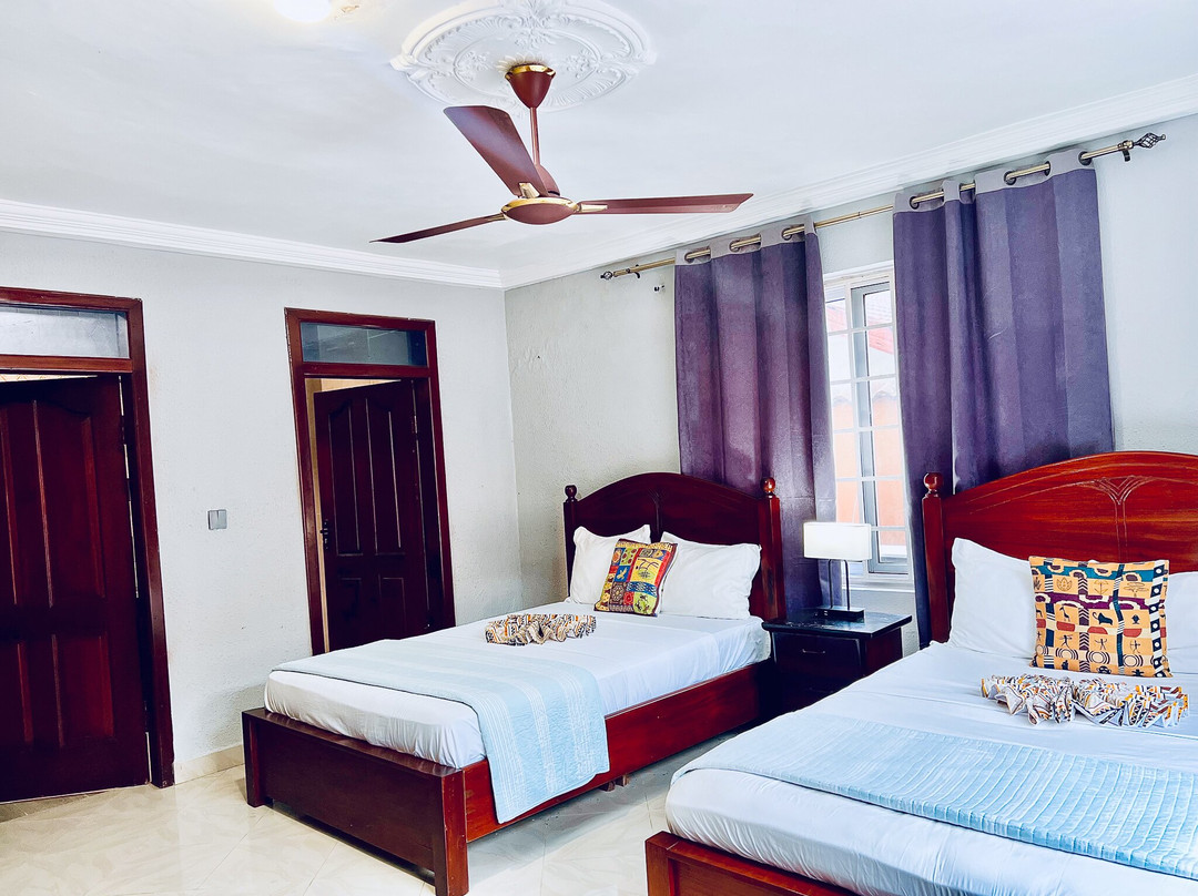 Coconut Pointe Villa & Beach Resort主图