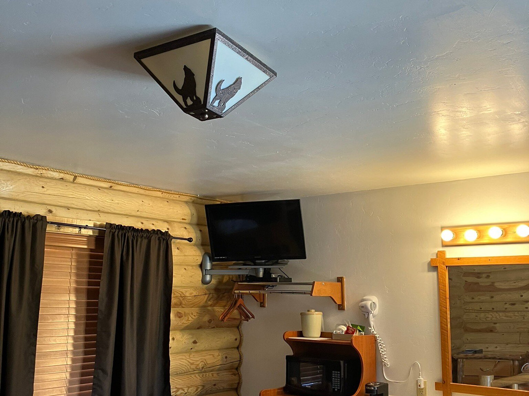 Wolf Den Log Cabin Motel & RV Park主图
