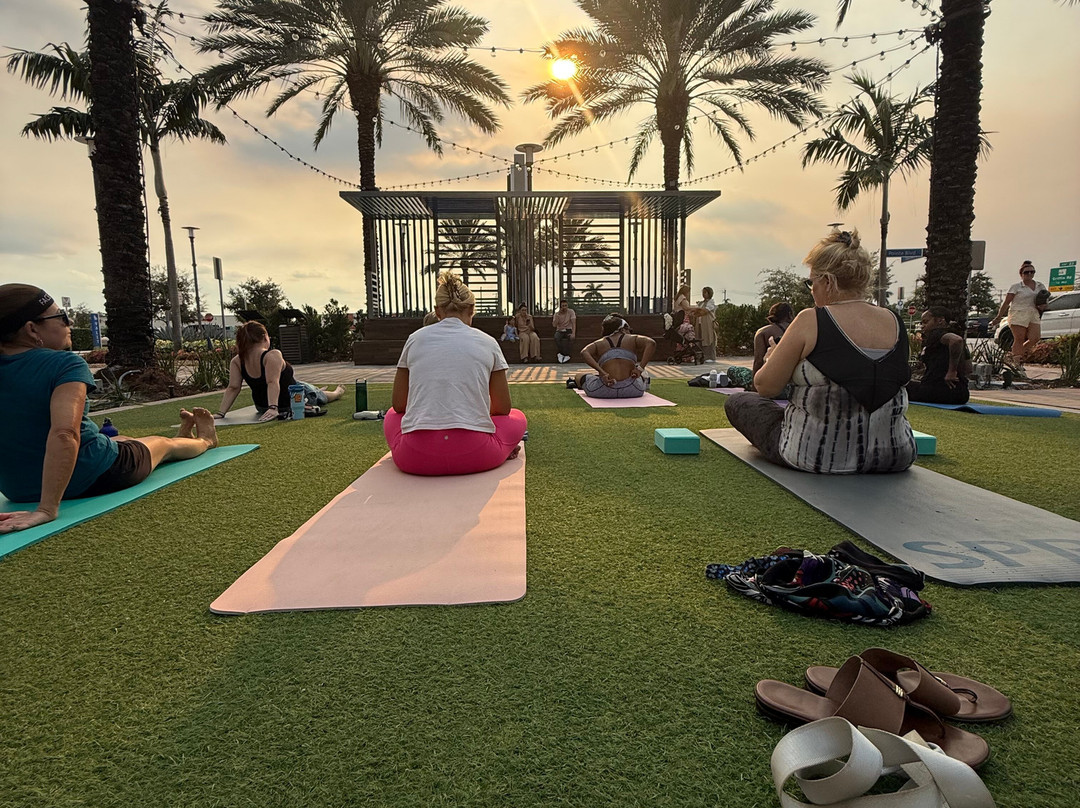 Dania Pointe-达尼亚滩必去景点