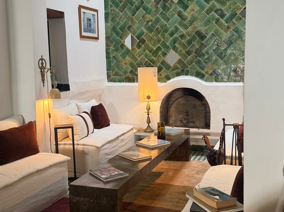 阿鲁萨里亚德酒店主图