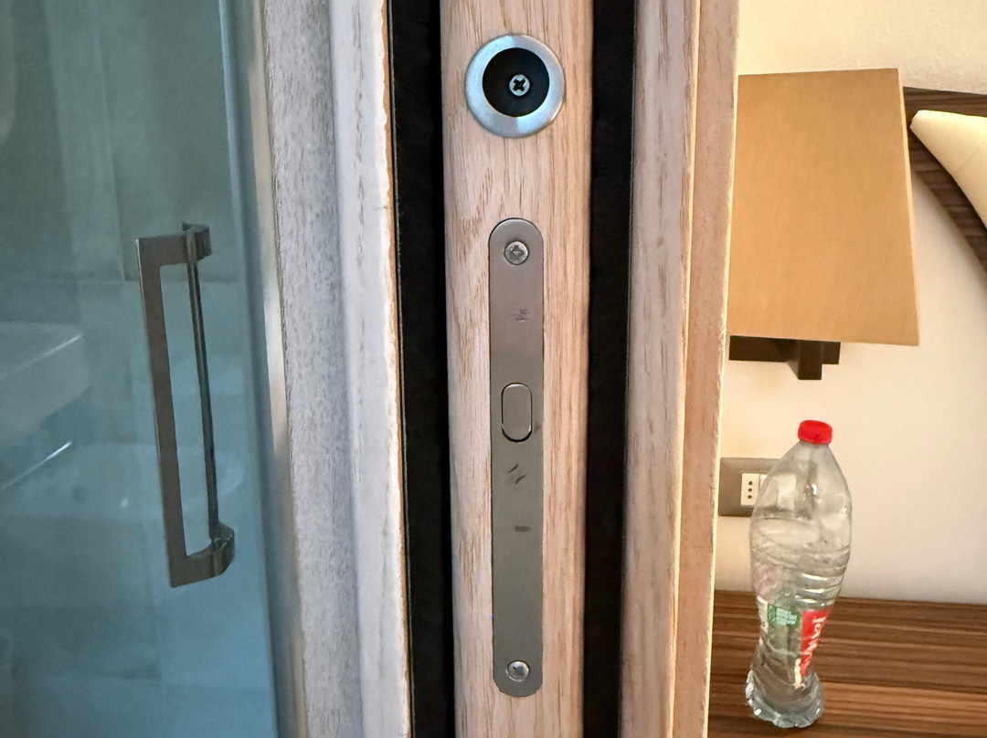 科罗纳酒店主图