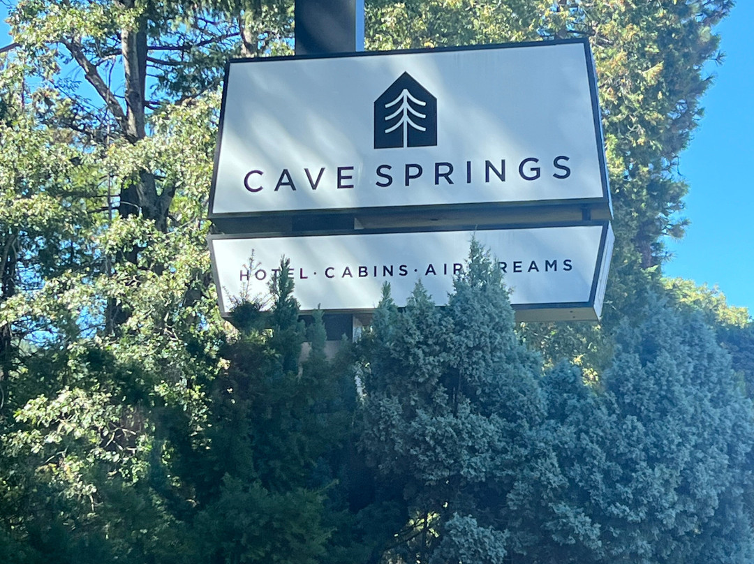 Cave Springs Resort主图