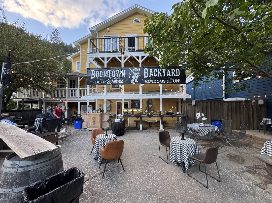 Riverside Mountain Lodge主图