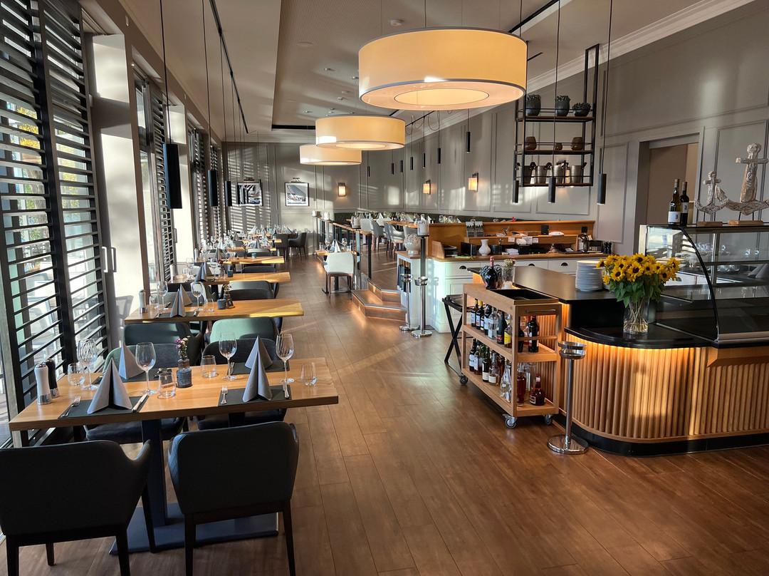 康弗特花园酒店主图