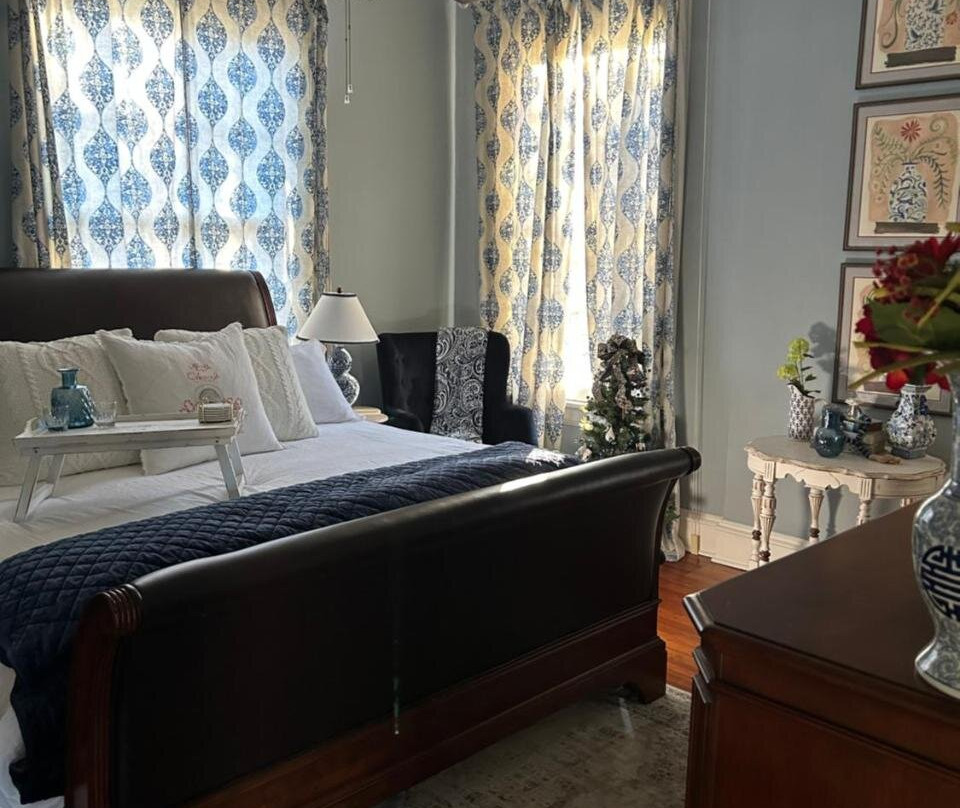 Jenny's Downtown Hideaway Bed And Breakfast