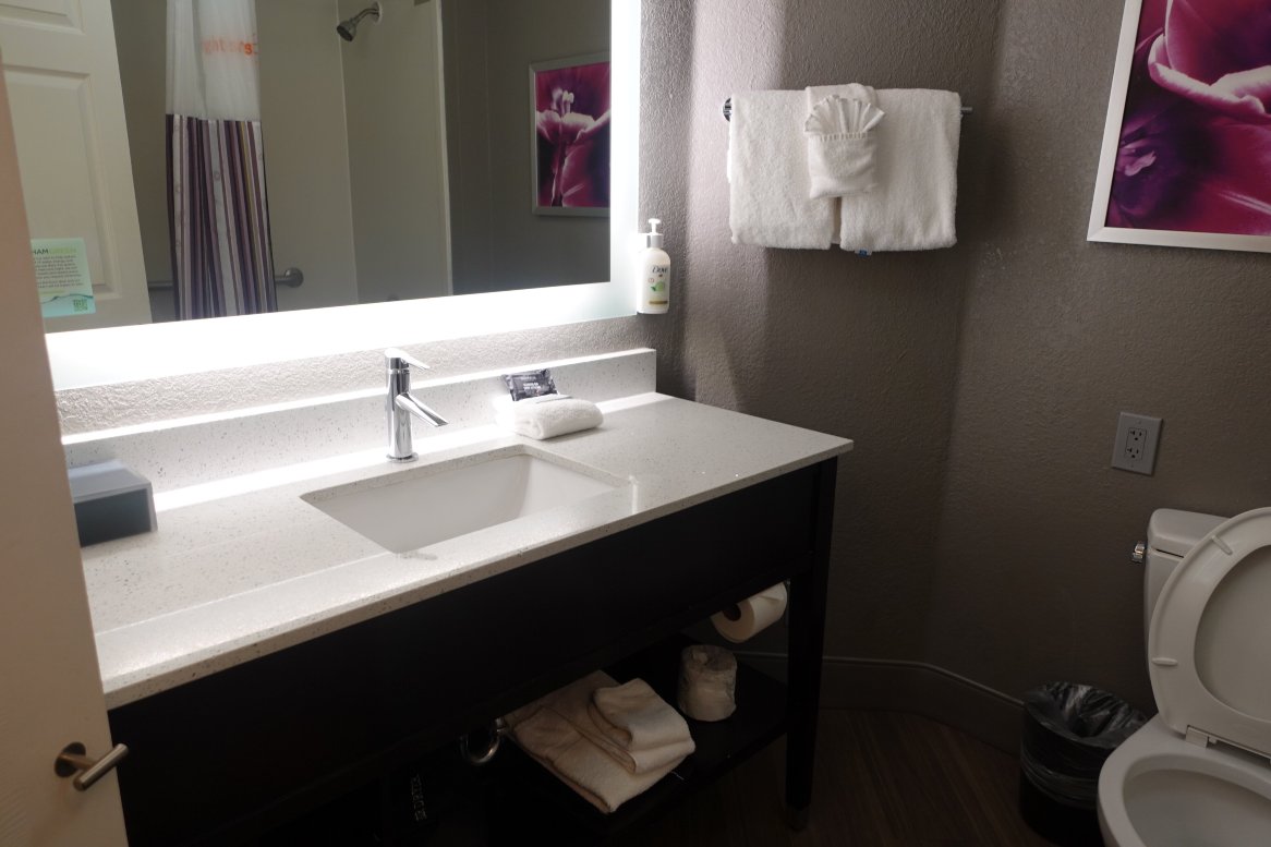 丹佛科技中心拉昆塔温德姆套房酒店-浴室